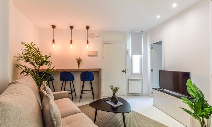 Las Acacias Apartment | Stylish Designer Apartment with Pet-Friendly Amenities