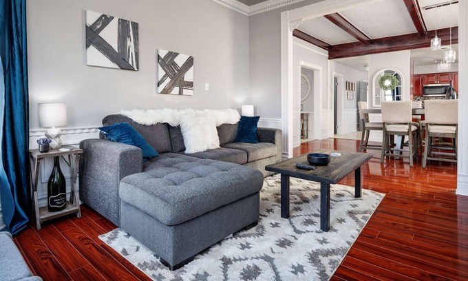 Gladstone House | Charming Victorian Retreat - Pet Friendly & Steps to Nature