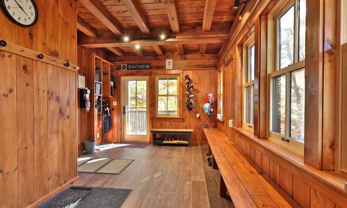 Ludlow House | Incredible ski access on Sachem Trail - True Ski On/Ski Off Home - Private Hot Tub