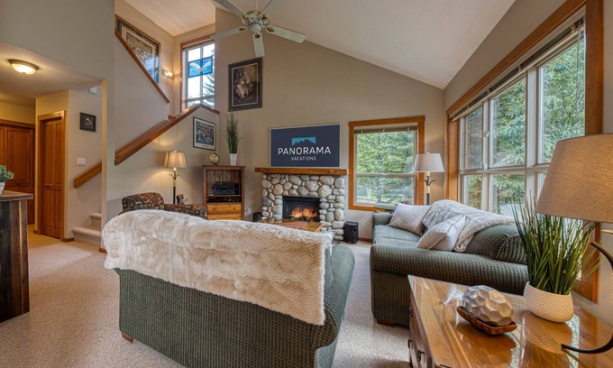 East Kootenay House | Inviting Ski-In/Ski-Out Townhome with Family-Friendly Perks