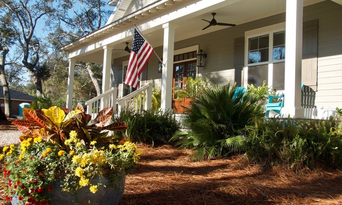 Saint Simons Island House | Unforgettable Vacation Home with Pool Near the Village