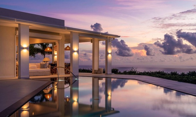 Deanes Villa | Breathtaking Ocean Views and Pool at Cool Breeze Hotel