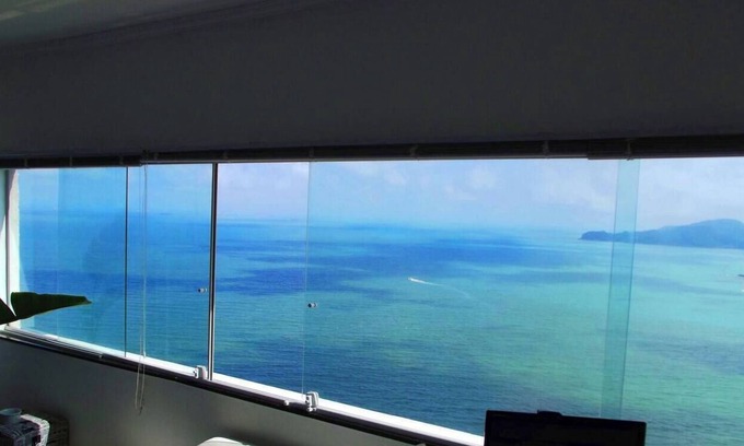 Porchat Island Apartment | Unforgettable Views at Porchat Island - Ideal for Couples