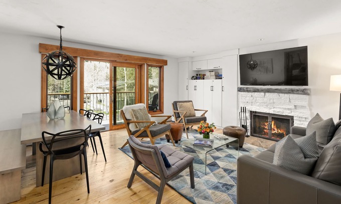 Aspen Condo | Stunning Views in 2 Bedroom Aspen Condo - Steps to Gondola