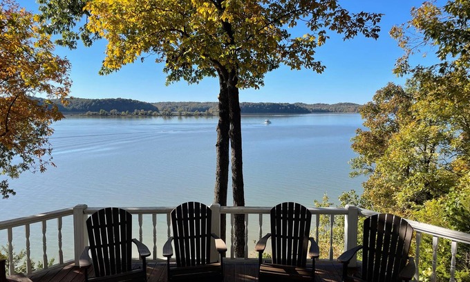 Cadiz House | Unmatched Lakefront Views with Family-Friendly Amenities