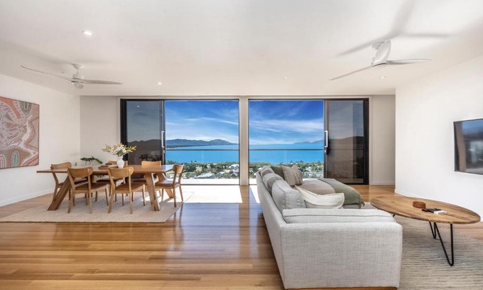 Castle Hill Apartment | Elegant Oceanview Villas in Townsville - Rated 9.4/10