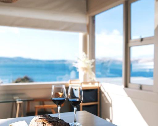 Sandy Bay Villa | Beautiful Waterview Cottage - 4 Bedroom Hobart Retreat