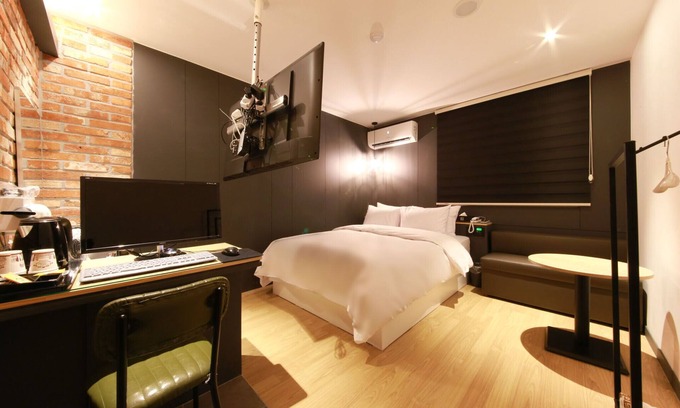 Anyang Hotel | Eco-Friendly Indeokwon Wol with Breakfast & Family Amenities