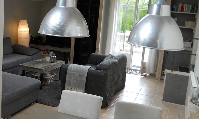 Egliseneuve-d'Entraigues Cottage | Cozy Cottage with Lake Views & Free WiFi near Super Besse