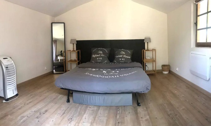 Seillons-Source-d'Argens Bed & Breakfast | Cozy Room with Pool Access and Top Guest Ratings!