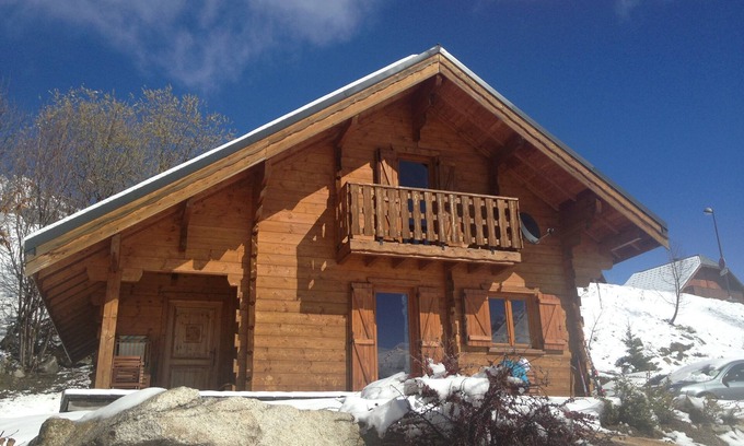Montgellafrey Ski Chalet | Independent Cottage Retreat with Pool & Family-Friendly Perks