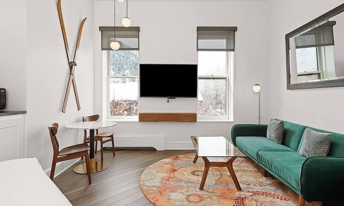 Aspen Hotel | Scenic Independence Square 202 Room with Mountain Views