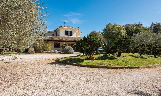 Campagnano di Roma Apartment | Cozy Apartment for Two with Lake View and Kitchen Access