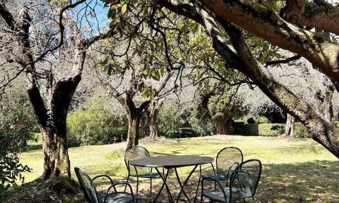Bardolino Cottage | Historic Garden Cottage with Pool & Breakfast for Families