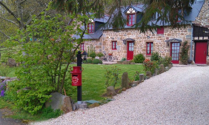 Breel Cottage | Cozy Gite Athis-Val de Rouvre with Spa and Breakfast