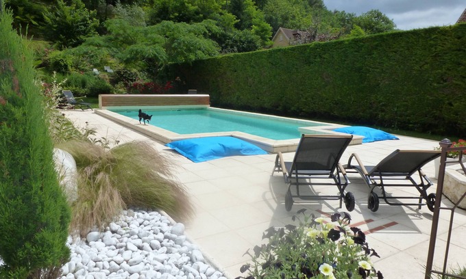 Carlux House | Indulgent Retreat with Heated Pool in Perigord Noir