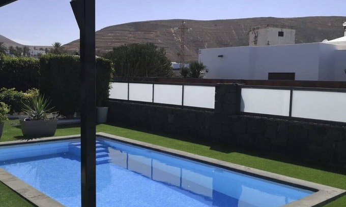 Yaiza Villa | Inviting Villa with Heated Pool and Ocean Views for 6
