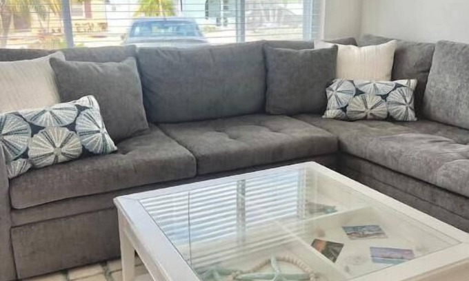 Indian Rocks Beach Cottage | Beachfront Indian Rocks Cottage with Pool & Ocean Views