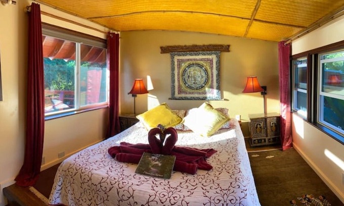 Haiku House | Eco Retreat: Ocean Views, Waterfalls & Scenic Trails Await