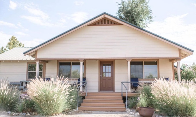 San Miguel House | Family-Friendly Indian Valley Acorn Retreat with Kitchen