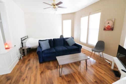 Windsor Park Apartment | Modern Comforts at Downtown Indy Gem Apartment
