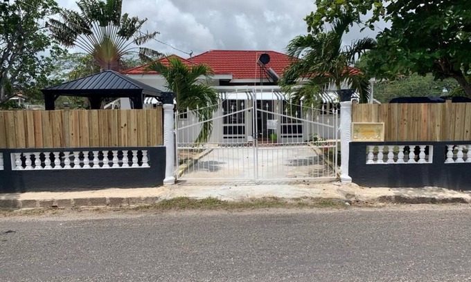 Treasure Beach House | Experience Ocean Views at Indianna Guest House, Treasure Beach