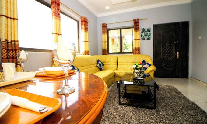 Kumasi Apartment | Cozy INDIGO COTTAGE: Family-Friendly with Breakfast Included
