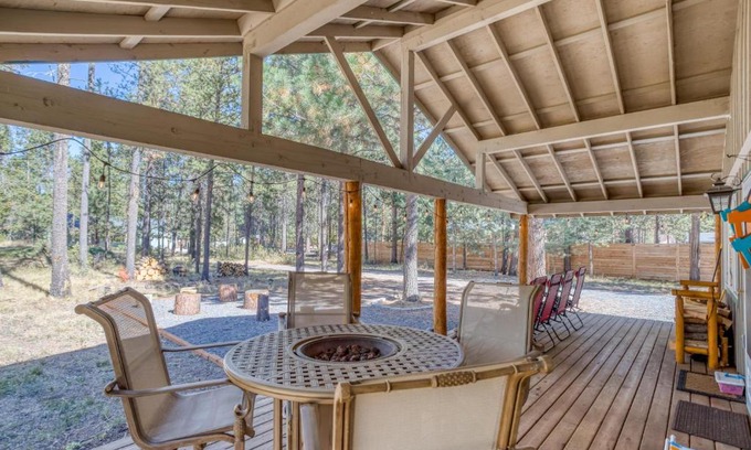 Three Rivers House | Discover Indio Cabin: Family-Friendly Retreat with Breakfast