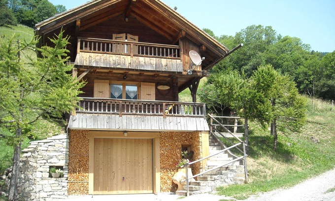 Le Grand-Bornand Ski Chalet | Charming Individual Chalet in Le Grand-Bornand for 4 Guests