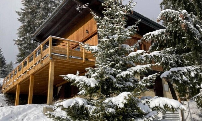 Doucy-Combelouviere Ski Chalet | Inviting Chalet at Doucy/Valmorel with Spa & Hot Tub