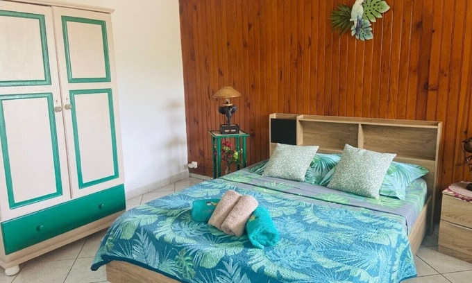 Plateau-Caillou Apartment | Cozy Studio with Terrace and Breakfast Included