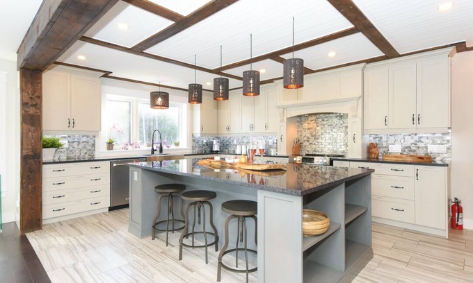 Munster Hamlet - Richmond Villa | Indoor Heated Pool & Sauna | Sleeps 16 | Ottawa | Ashton
