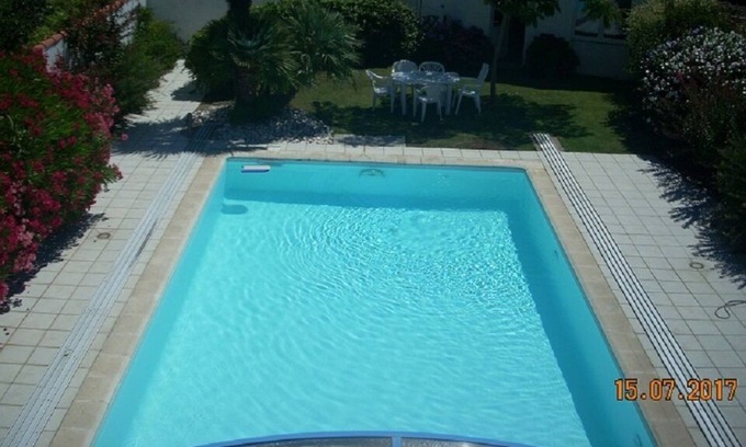 LʼIle-dʼOlonne House | Guest Rated: Indoor Heated Swimming Pool House Retreat