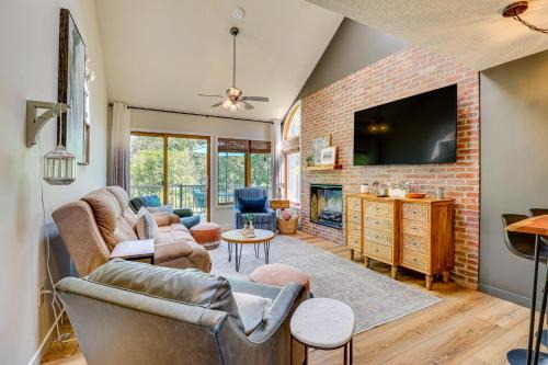 The Galena Territory House | Welcoming Townhome with Loft, Near Lake Galena Awaits!