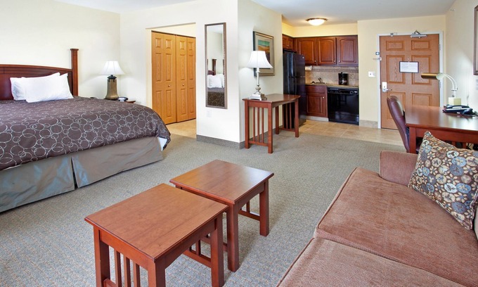 Simonton Lake Apartment | Indoor Pool + Free Wi-Fi, Free Breakfast | Only 20 Minutes from the University of Notre Dame
