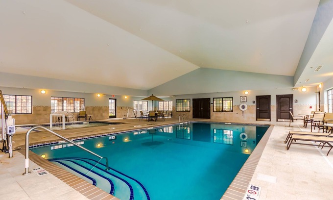 Grand Forks Condo | Relaxing Getaway with Indoor Pool & Hot Tub Near UND