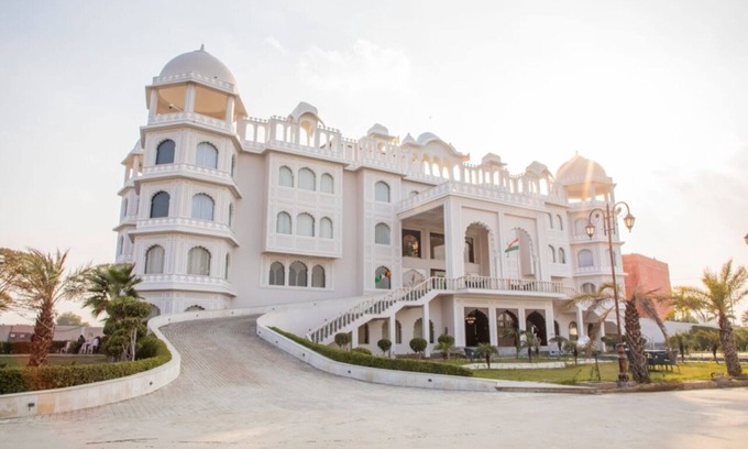 Morena Hotel | Indralok Palace Hotel and Resort: Enjoy Breakfast & Family Fun