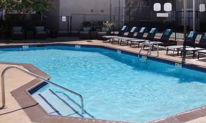 Dallas Apartment | Experience Comfort with Pool, Parking & Art Museum Access