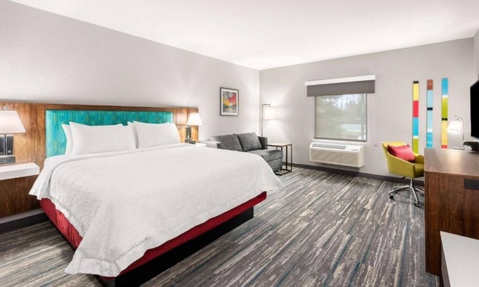 Tigard Hotel | Experience Cozy Comfort with Breakfast & Indoor Pool!