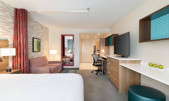 East Mesa Hotel | Experience Cozy Comfort with Pool and Free Breakfast