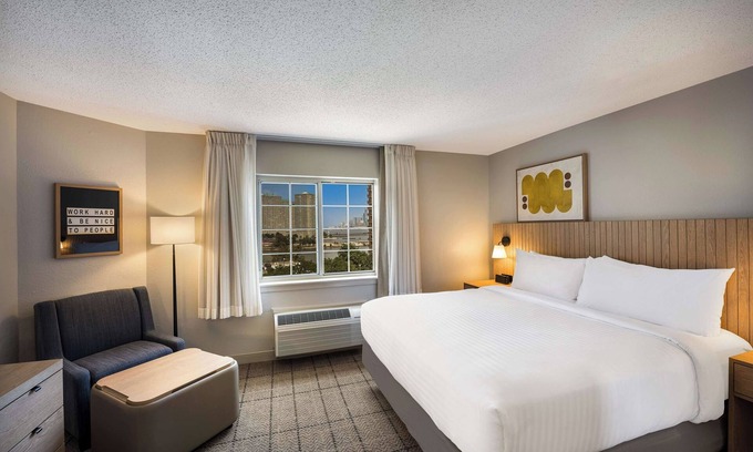 Exchange Place North Hotel | Indulge in NYC Views! Pet-friendly Property with Full Kitchen, Parking!