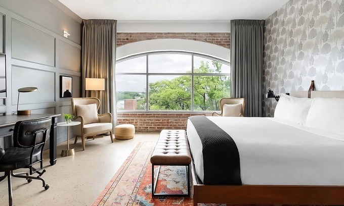 South Main Historic District Hotel | Experience Comfort and Pet-Friendly Convenience Near Memphis
