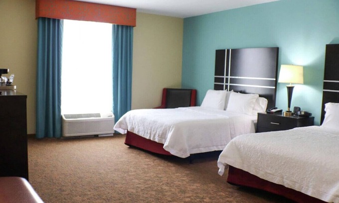 West Oak Hill House | Indulge in Soothing Comfort! Room for Groups!