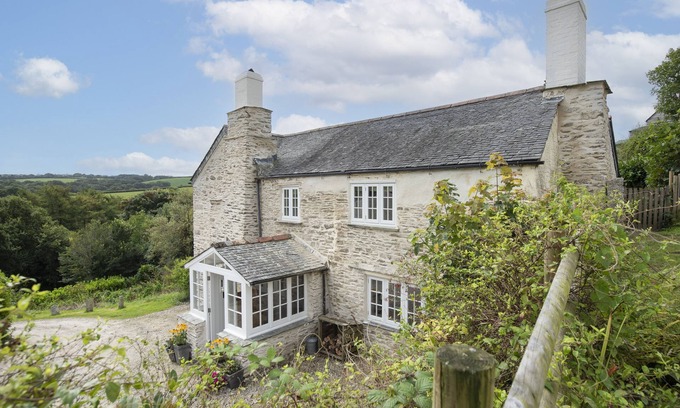 Liskeard Cottage | Indulge in ultimate luxury with a family escape to this quintessentially Cornish cottage. Oozing wit