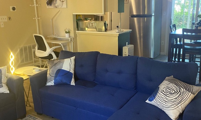 Charlotte House | Experience Urban Elegance in Our Cozy Hotel Retreat