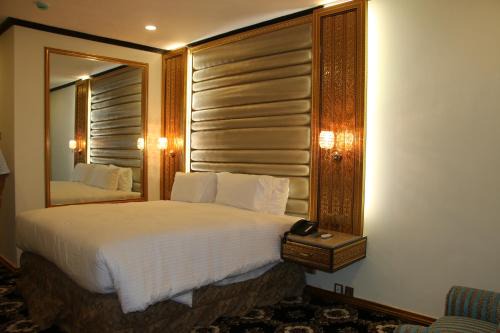 Hyderabad Hotel | Relax at Indus Hotel: Family-Friendly with Spa & Hot Tub