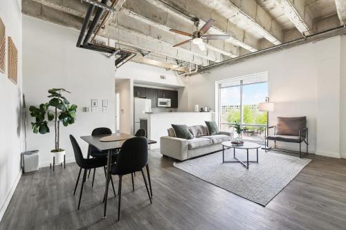 Baton Rouge Apartment | Modern Industrial Downtown Apartment - Pet Friendly & Rated 10/10