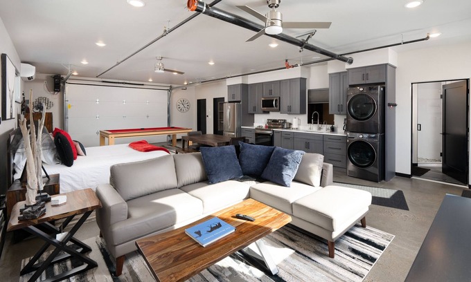 Four Corners Condo | Industrial Retreat: Guest Rated 9.8 with Pool & Spa