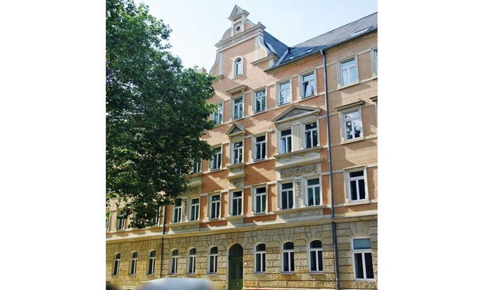 Loebtau Apartment | Unique Industrial Style Hotel in Dresden with Kitchen Amenities
