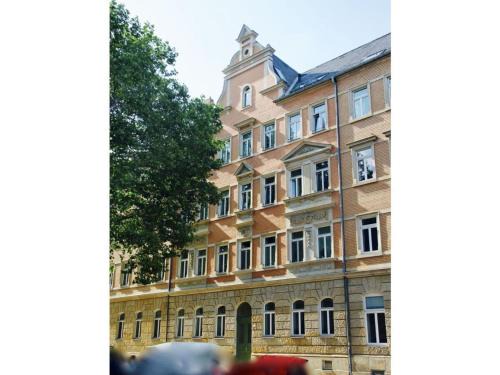 Loebtau Apartment | Stylish Industrial Vibes at Dresden's Family-Friendly Hotel